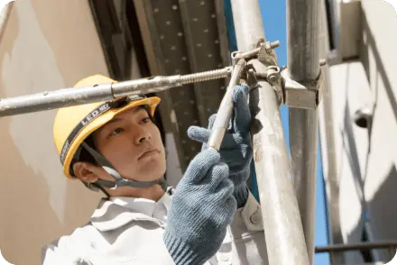 足場設置作業（続き）