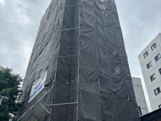 10階建て　新築先行足場設置