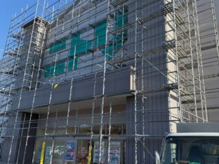 ニトリ　塗装屋足場設置